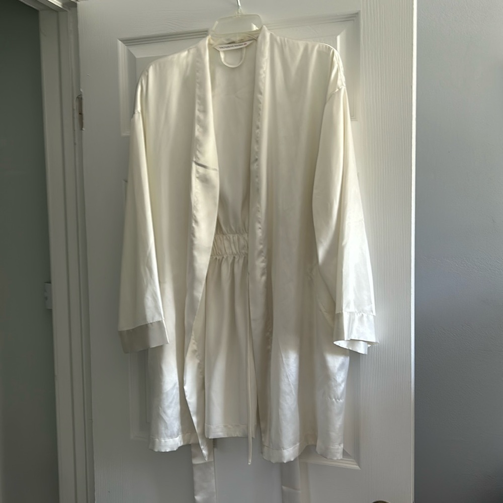 One Size Fits All Victorias Secret Silky Robe